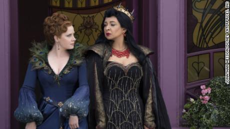 Amy Adams as Giselle and Maya Rudolph as Malvina Monroe in Disney&#39;s live-action DISENCHANTED, exclusively on Disney+.
