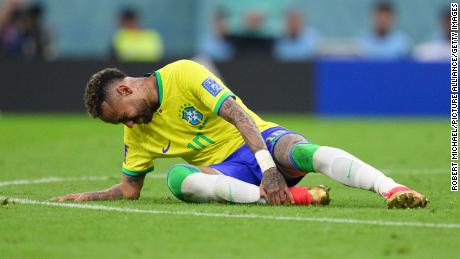 Neymar suffers ligament injury to right ankle and will miss next game