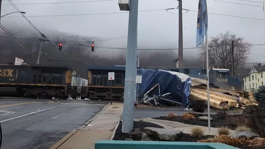 Video muestra el choque de un tren contra un camión segundos después de