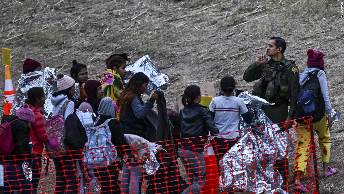 Cómo acabar con la crisis migratoria en la frontera entre México y