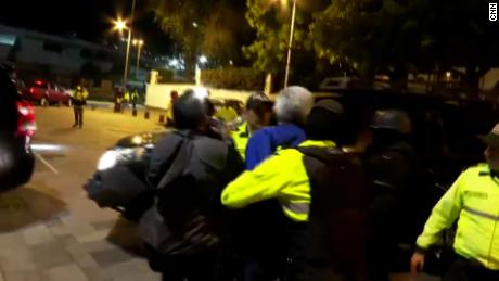 policia ecuador asalta allana embajada mexicana jorge glas amlo perspectivas mexico tv_00001130.png