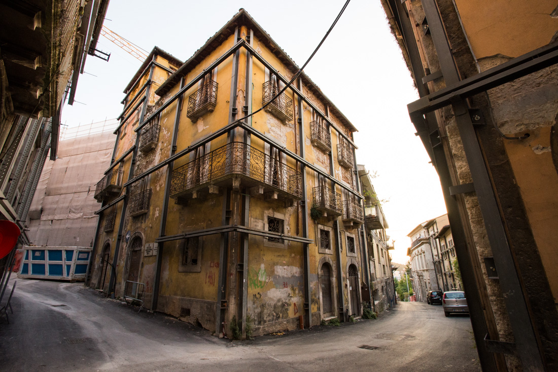 Empty streets in the “zona rossa.”