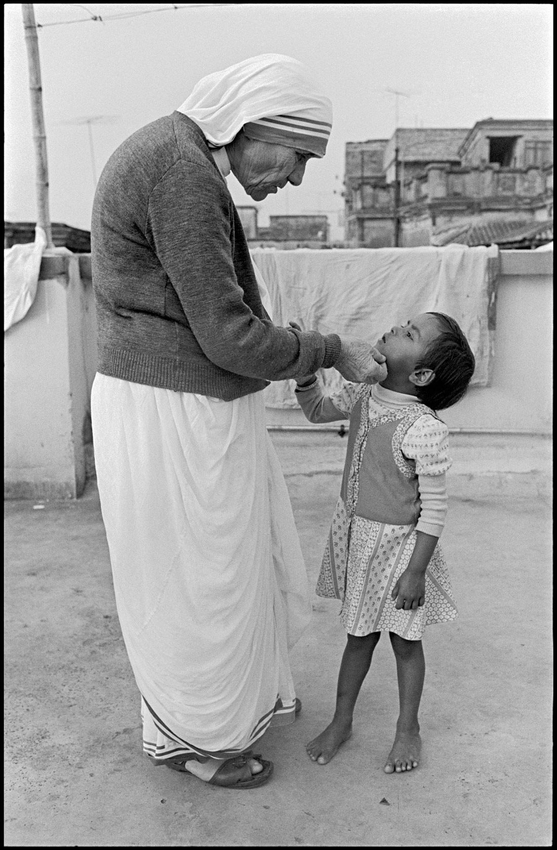 mother teresa helping the poor