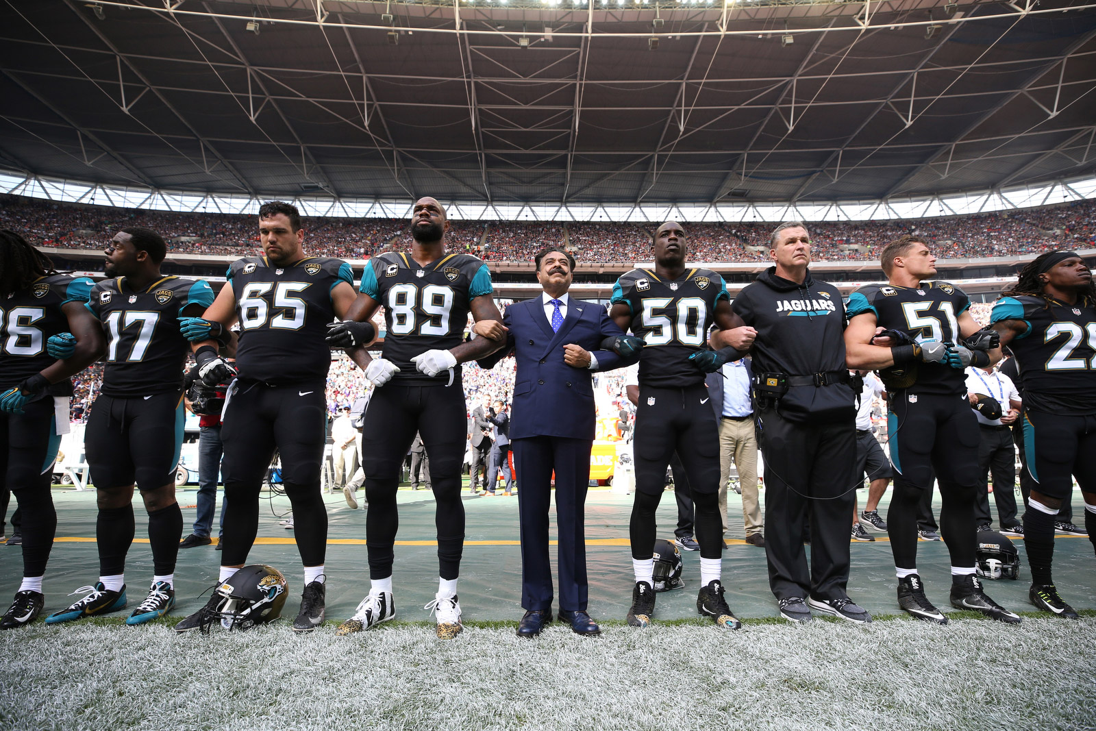 Not Just A Knee Photos From Sundays Anthem Protests Cnncom