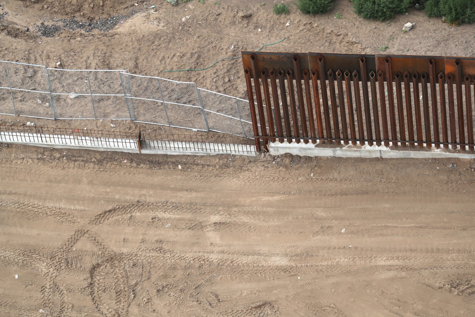 13 border wall Економічні новини