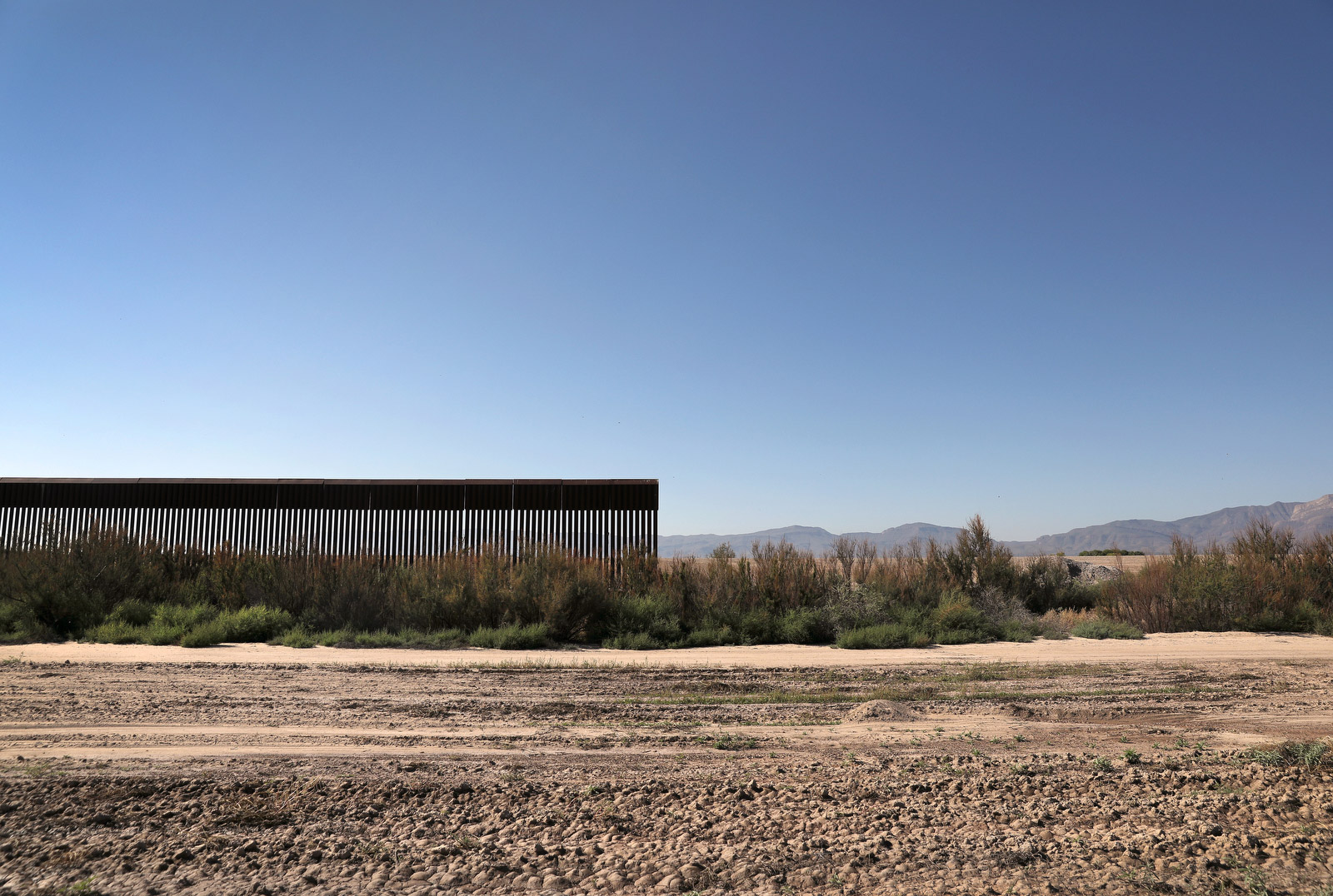16-border-wall.jpg