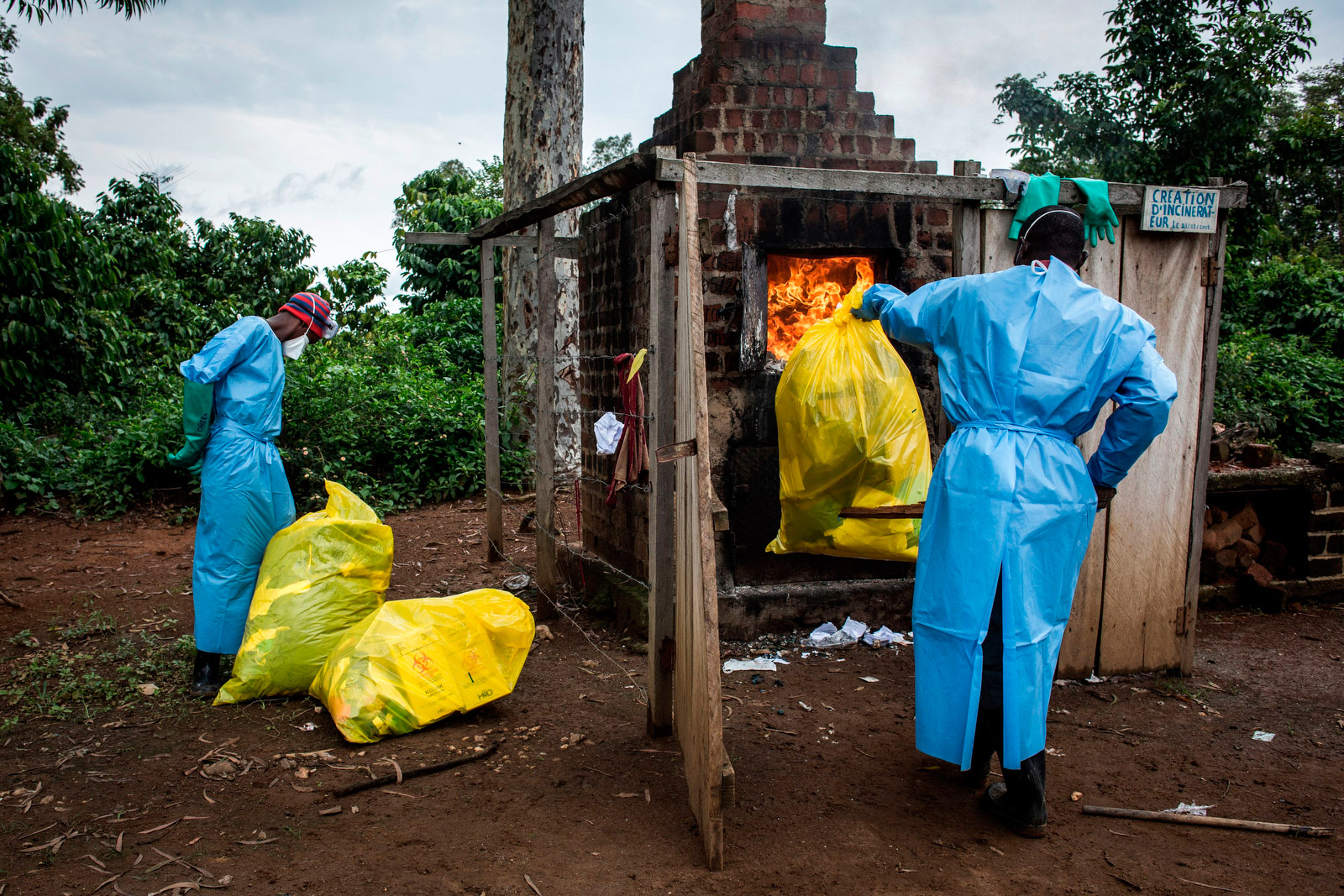 The Ebola death toll exceeds 1 600 This is what it s like on the front 