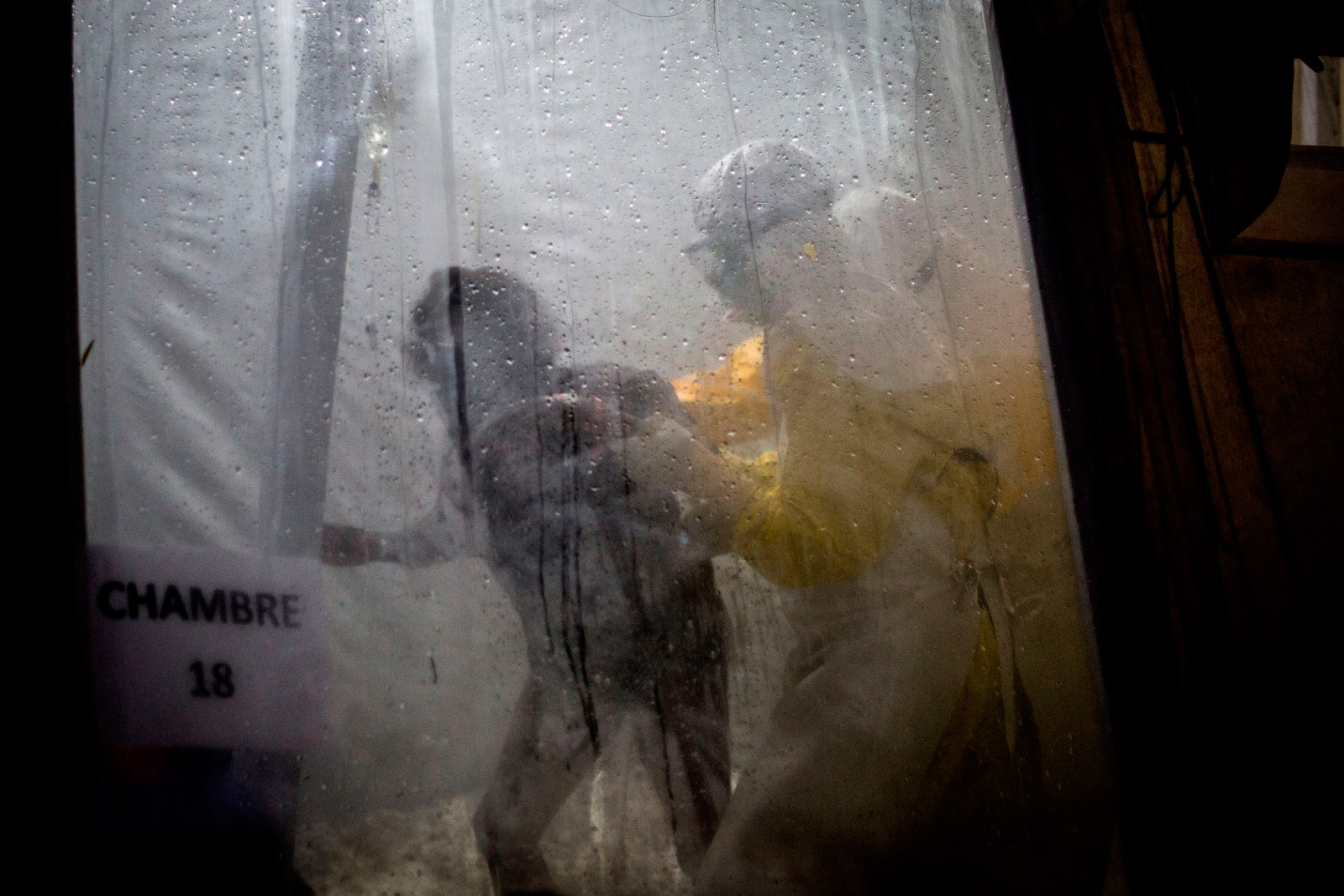 The Ebola Death Toll Exceeds 1 600 This Is What Its Like On The Front