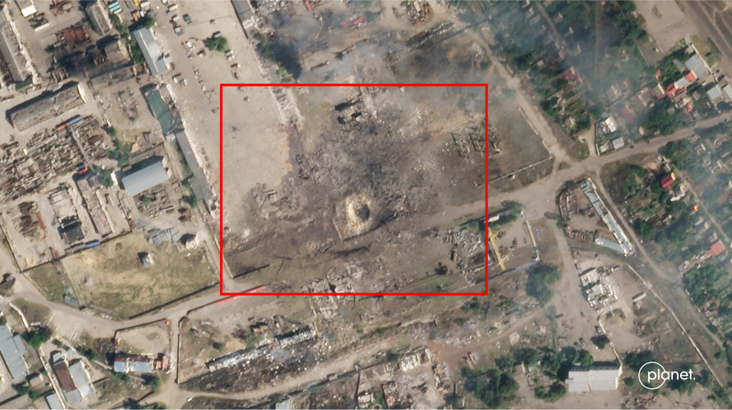 Same bird’s eye view of a block with buildings showing one building completely obliterated.