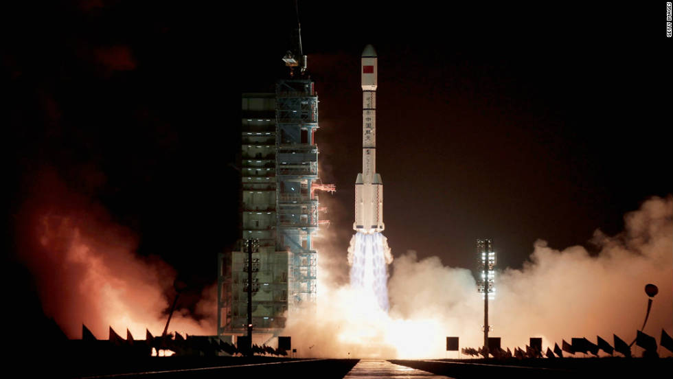 The rocket carrying China&#39;s first space laboratory module, Tiangong-1, lifts off from the Jiuquan Satellite Launch Center on September 29, 2011