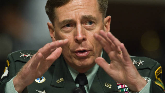 2010: Petraeus thanks soldiers, wife