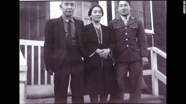 Ito visits his parents at the Rohwer internment camp.