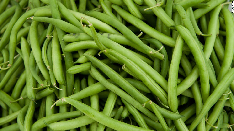 Green beans alone are one of the healthiest Thanksgiving foods. Research shows that they are an excellent source of vitamin C and antioxidants. But be careful with green bean casseroles -- adding canned soup, butter and cream can bring an extra 200 to 300 calories and should have you saying &quot;No thanks&quot; instead.