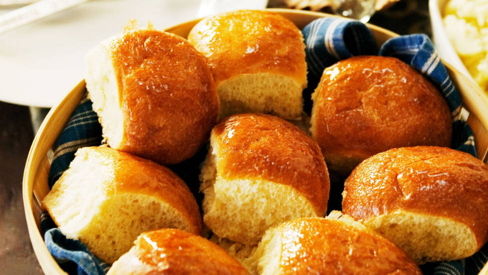 A hot, buttery dinner roll may be tempting -- and let&#39;s be honest, you&#39;ll want more than one -- but fight  the temptation and escape from hundreds of calories. Choose your carbs carefully by looking for whole grains; many premade rolls are highly processed, which should only make your decision to say &quot;No thanks&quot; easier. 