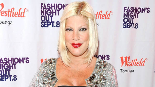 Tori spelling topless