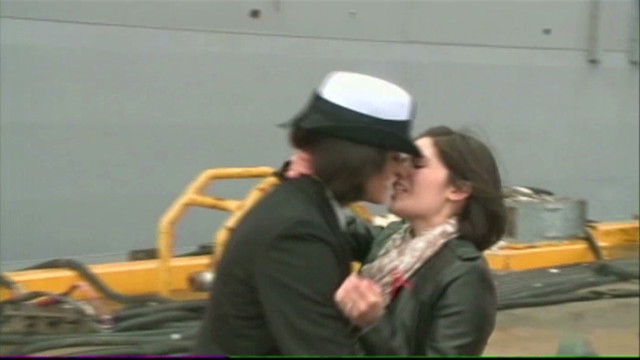 Two Women Kiss At Navy Homecoming - Cnn Video-3959