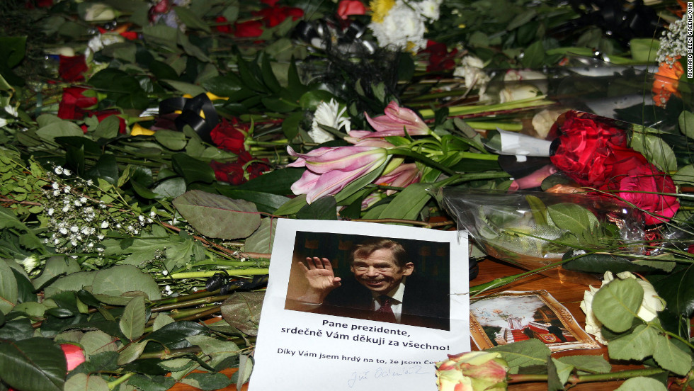 Many of those who left messages for him expressed the same thought: Thank you. Others said Havel had changed their lives.