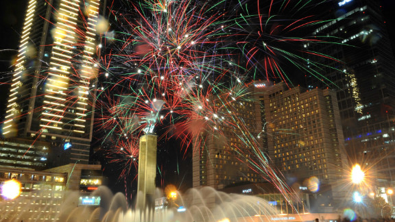 World welcomes 2012 with cheers, celebrations - CNN