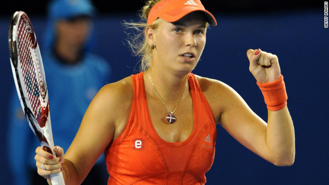 Top seed Caroline Wozniacki was not hampered by her recent wrist injury during Monday&#39;s victory at the Australian Open.