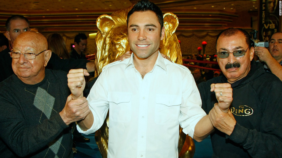 Dundee helped Oscar De La Hoya train for his 2008 fight against Manny Pacquiao in Las Vegas.
