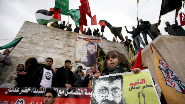 Palestinian prisoner Khader Adnan&#39;s daughter Maali takes part in a protest in support of her father, who is on hunger strike.