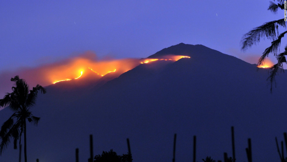 A forest fire engulfs the summit of Mount Merbabu on Indonesia&#39;s Java island in September 2011.
