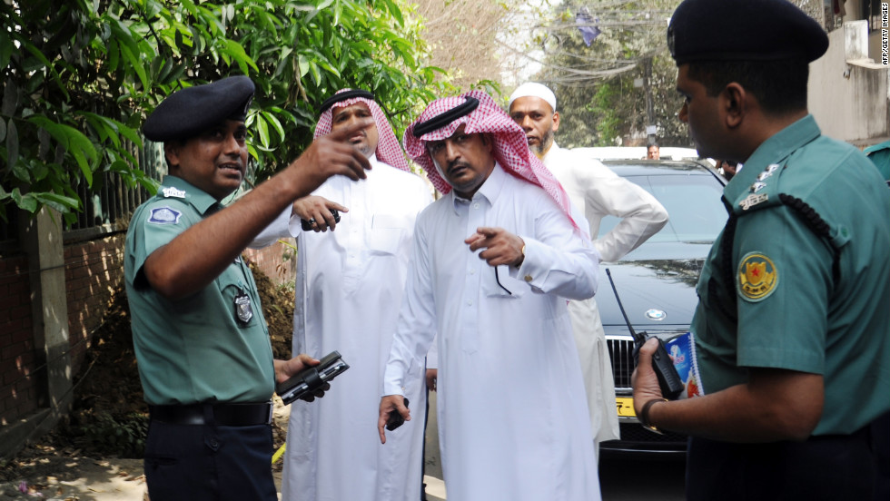 Арабский закон. Полицейский из арабских Эмиратов. Арабские наказания в тюрьме. Женщины полицейские в ОАЭ.