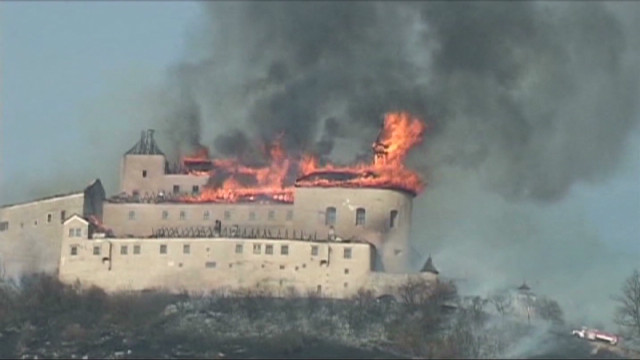 slovakia.castle.fire.vo_00005804