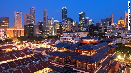 Singapore&#39;s condensed landscape means visitors can quickly tour some of the city&#39;s most famous attractions and be back at the airport in a matter of hours.