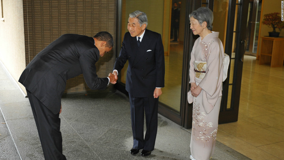 Obama drew heavy criticism from conservative U.S. commentators for &quot;grovelling&quot; to a foreign leader when he greeted Japanese Emperor Akihito with a bow on a visit to Tokyo in 2009.