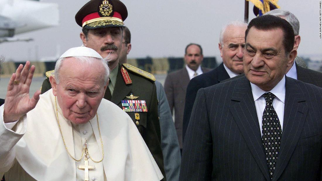 Mubarak welcomes Pope John Paul II to Egypt for a three-day visit in 2000.