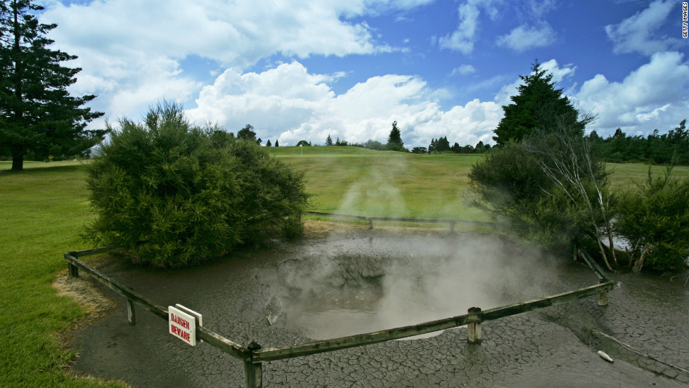 As well as a regular 18-hole layout, New Zealand&#39;s Arikikapakapa Rotorua Golf Club also has a nine-hole thermal course where hot springs bubble, geysers spring and the smell of sulphur fills the air. The course sits alongside the Whakarewarewa Thermal Reserve.