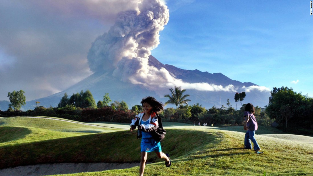 In the far warmer climes of Indonesia, a golf course can be found in the shadow of active volcano, Mount Merapi. 