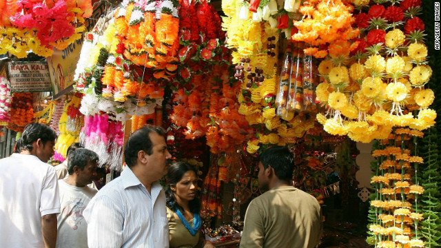 An Indian couple buy decorative items and gifts for the forthcoming Hindu festival of Diwali at a busy market in New Delhi on October 25, 2008. Indians throughout the country are preparing to celebrate Diwali, the Festival of Lights on October 28. AFP PHOTO/ RAVEENDRAN (Photo credit should read RAVEENDRAN/AFP/Getty Images)