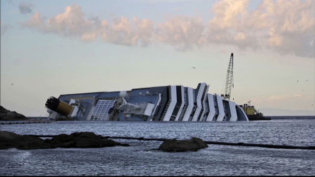 Can the Costa Concordia be salvaged?