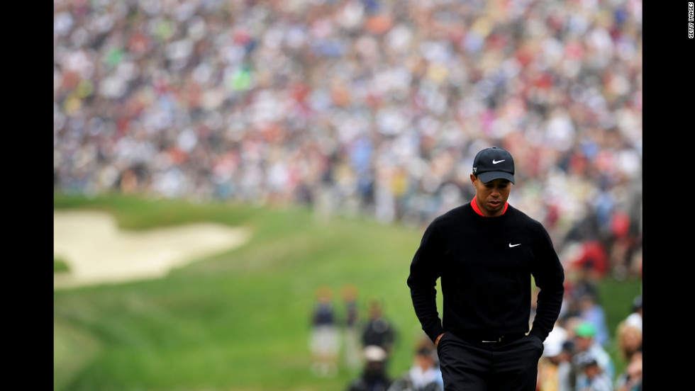 Tiger Woods walks to the eighth tee Sunday.