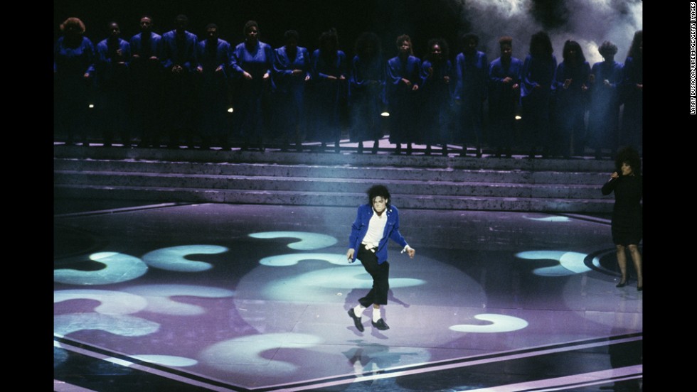 Jackson performs in concert circa 1991 in New York.  