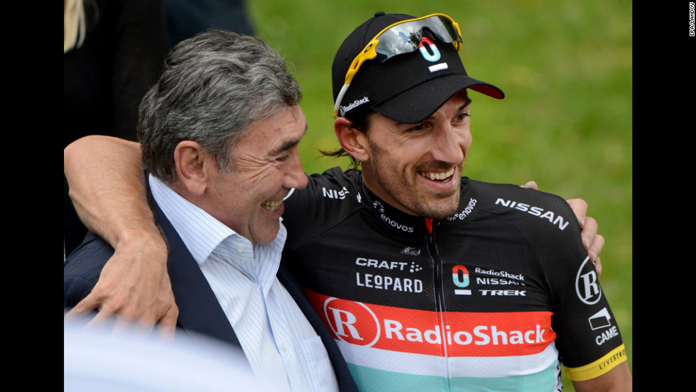 Overall race leader Cancellara embraces former Belgian cyclist Eddy Merckx after Sunday&#39;s stage.