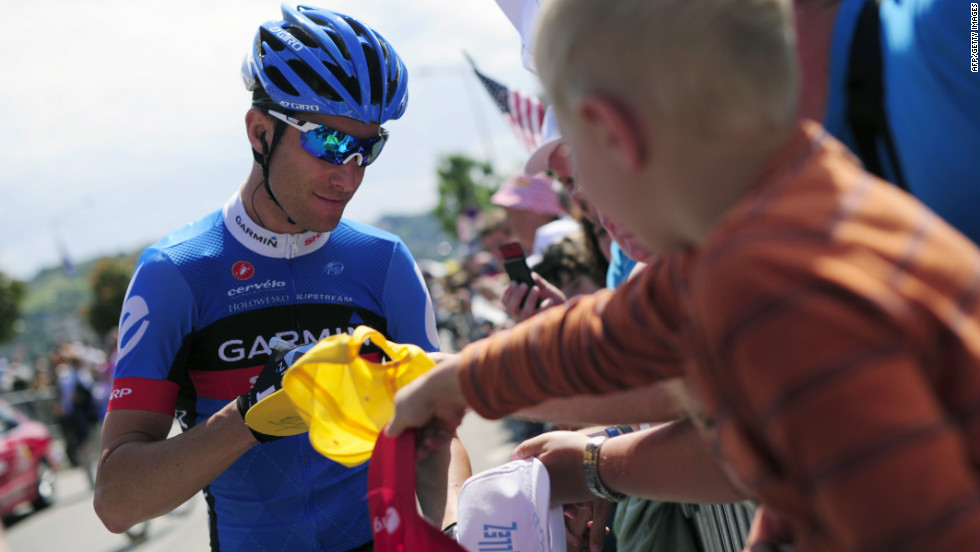 Christian Vande Velde of the Garmin-Sharp team signs an autograph for a fan before the beginning of Thursday&#39;s stage.