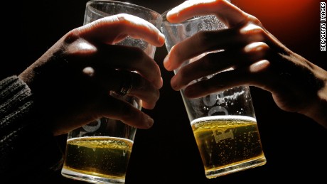 Les entreprises de boissons alcoolisées ont gagné environ 17,5 milliards de dollars grâce à la consommation d'alcool chez les mineurs en 2016, selon une étude