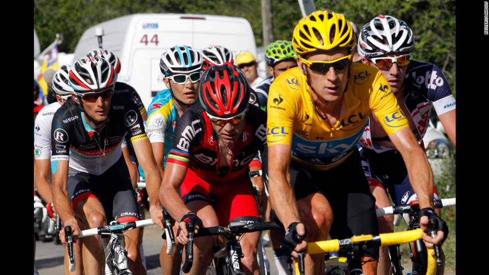 Overall race leader Bradley Wiggins of Britain rides ahead of Cadel Evans of Australia, who started Thursday&#39;s stage in second place.