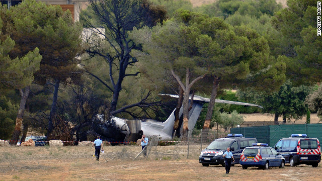  A twin-engined Gulfstream IV plane crashed at Le Castellet airport, southern France, on landing at the private airport as it was flying from Nice. 