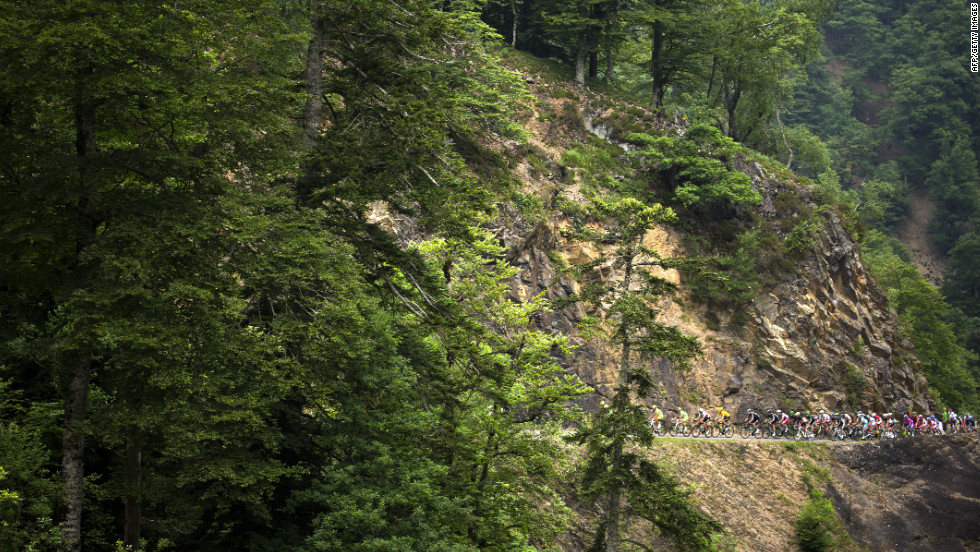 The peloton wind through the narrow mountains rodes of Thursday&#39;s race which included several several long difficult climbs on the way to the finish in Peyragudes.