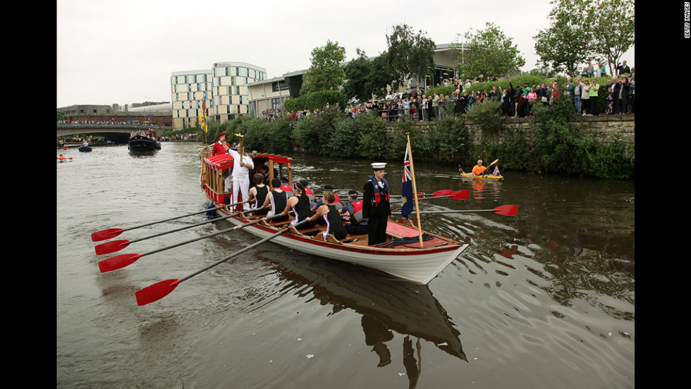 Olympic Torch To Make Dramatic Entry To London - CNN