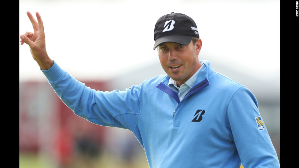 Matt Kuchar of the United States acknowledges the crowd on the 16th green during the second round Friday.