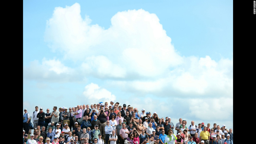 Spectators at the Open Championship enjoy Saturday&#39;s play in ideal golf weather.