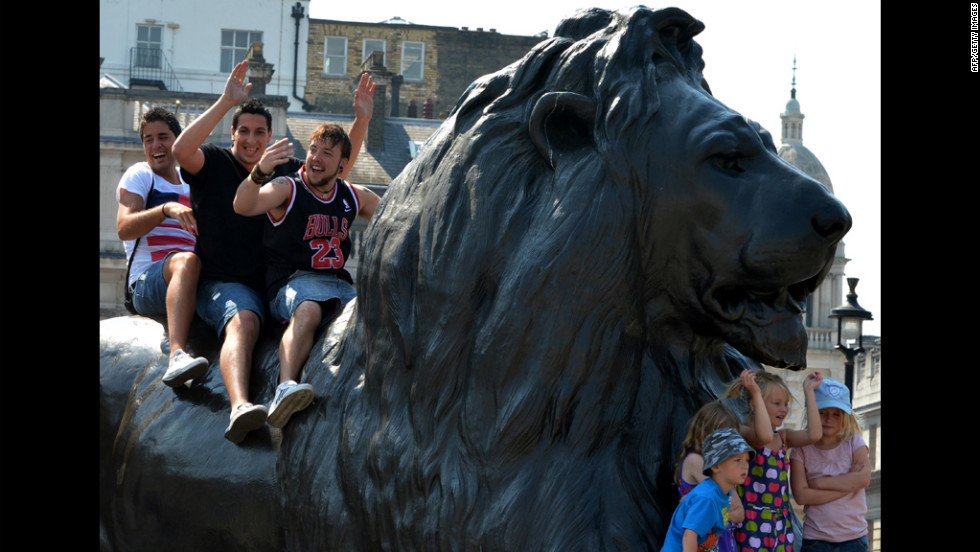 London 2012 Olympic Pin Lion at Trafalgar Square 