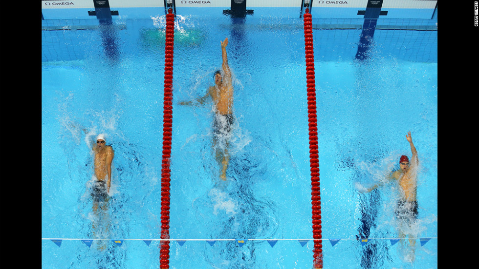 From left, Camille Lacourt of France, Matt Grevers of the United States and Liam Tancock of Great Britain compete the final of the men&#39;s 100-meter backstroke on Monday.