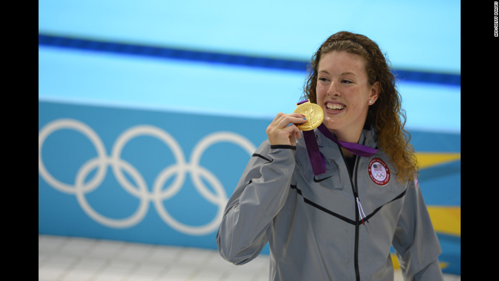 Gold medalist U.S. swimmer Allison Schmitt stands on the podium after the women&#39;s 200-meter freestyle final.