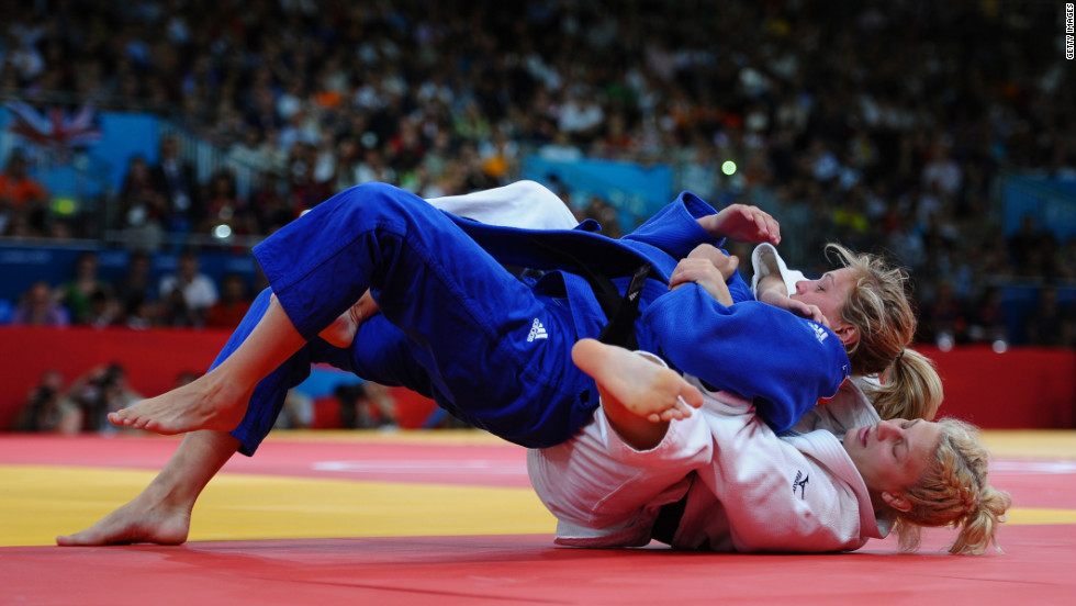 Kayla Harrison, in white, and Britain&#39;s Gemma Gibbons fight for first place.